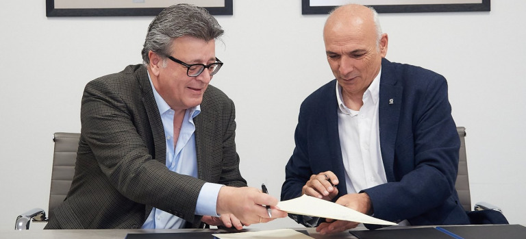 José Carlos Acha y Manuel Nogales firman el acuerdo de colaboracion Museos de Tenerife - CSIC